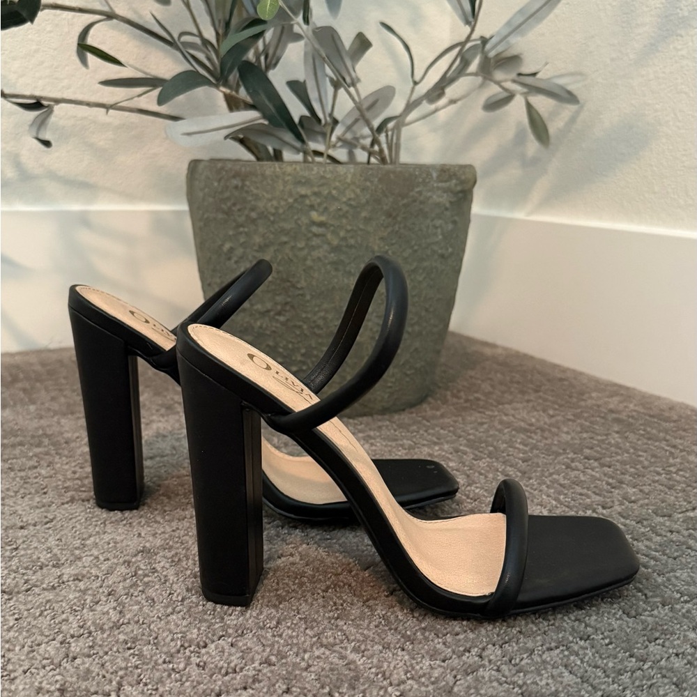 Oliva James Black Strappy Heels Women’s Size 6.5 Block Heels